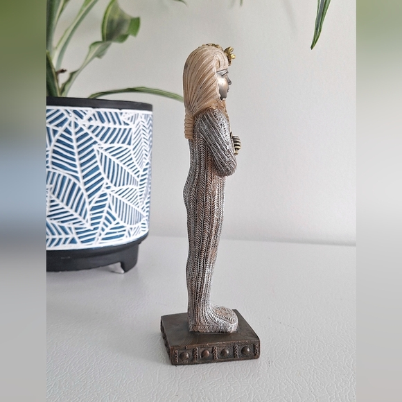 Figurine of Pharaoh Tutankhamun - Picture 10 of 11